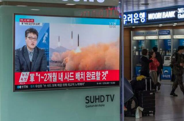 Šiaurės Korėja pavadino keturių balistinių raketų paleidimą smūgio JAV bazėms repeticija