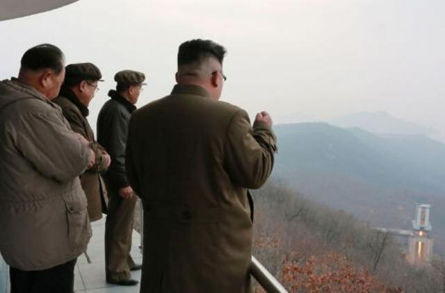 Šiaurės Korėja pranešė išbandžiusi naują galingą raketos variklį