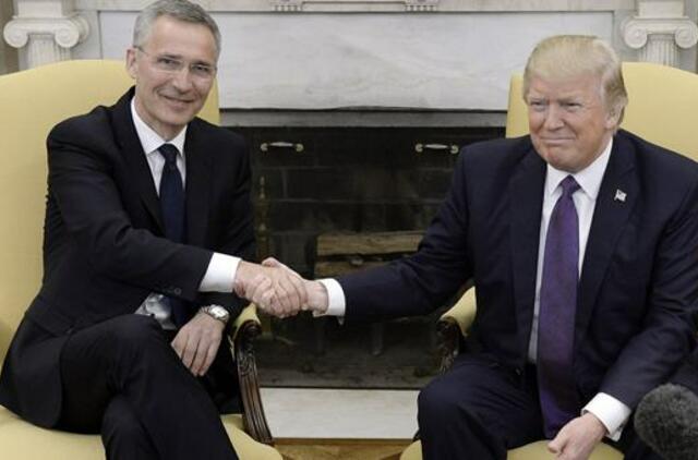 Donaldas Trampas: NATO nebėra pasenusi organizacija