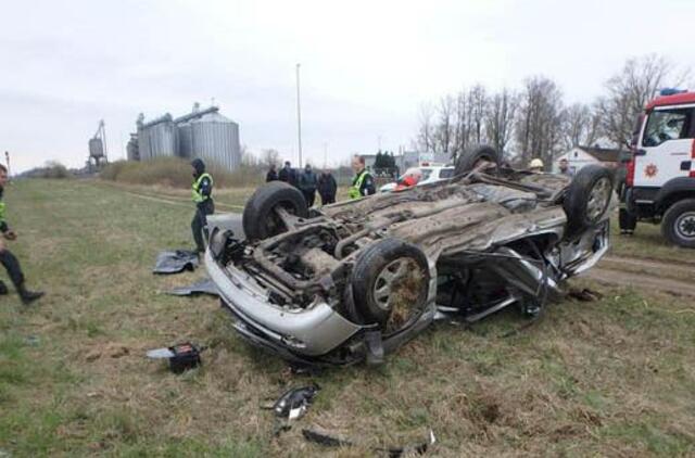 Geležinkelio pervažoje kliudyto lengvojo automobilio vairuotojas neišgyveno