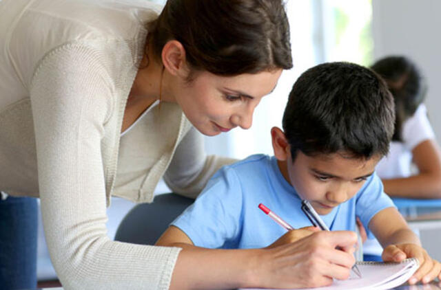 Neleidžia valdiškų mokyklų palikti už borto