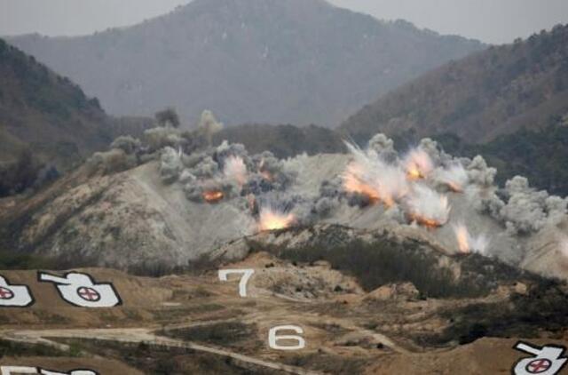 Pietų Korėja ir JAV vykdo karines pratybas