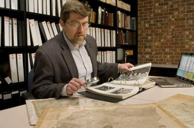 Su mokslininkais elgiasi kaip su mokinukais