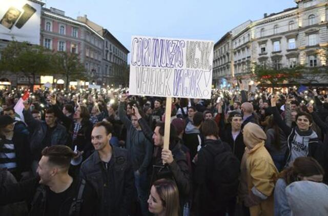 Tūkstančiai žmonių Vengrijoje vėl protestavo prieš vyriausybę