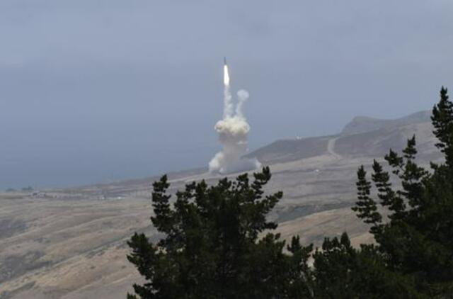 Augant nerimui dėl Šiaurės Korėjos, JAV išbandė priešraketinės gynybos sistemą