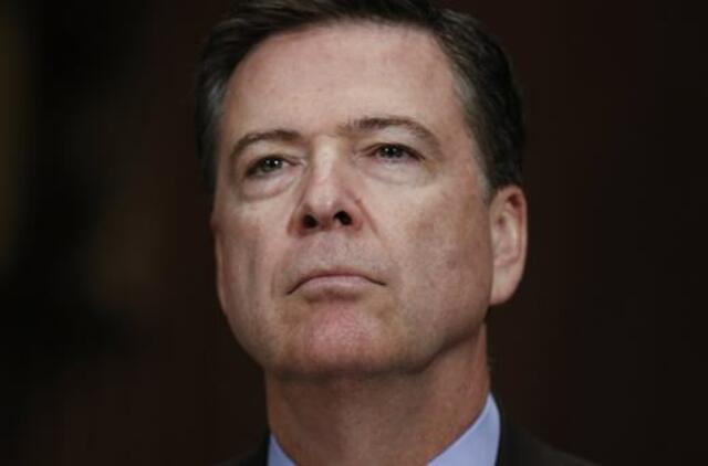 Donaldas Trampas atleido FTB direktorių Džeimsą Komį