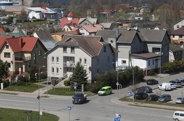 Individualus namas Klaipėdoje: kad ir rąstinis su šiaudiniu stogu