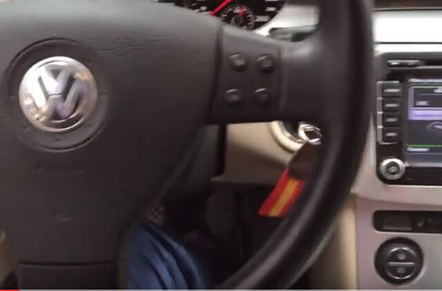 Klaipėdos vagys toliau „šluoja“ „Volkswagen“ multimedijas