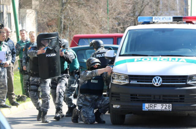 Pratybos: Klaipėdos pareigūnai išlaisvino „įkaitus"