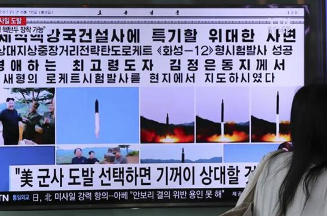 Šiaurės Korėja teigia, kad sekmadienį išbandė naujos rūšies balistinę raketą