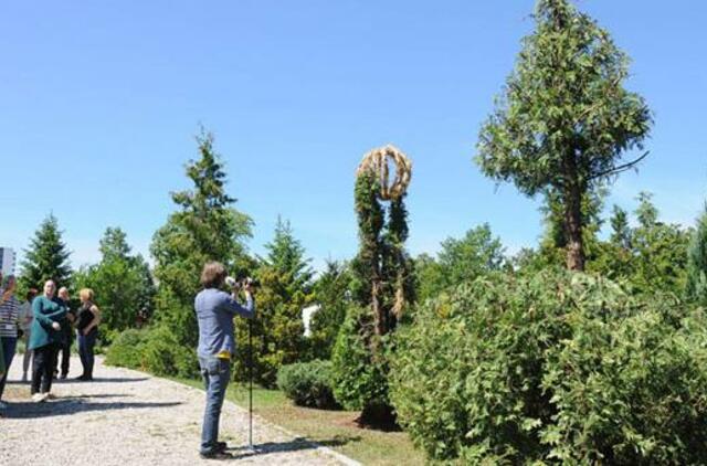 Botanikos parke kuria skulptūrų alėją