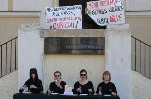Parlamentarai nusiteikę ginti universitetą