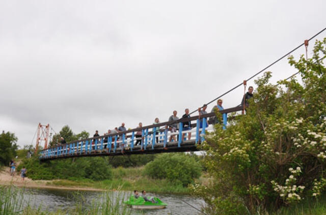 Šventojoje sezonas dar neprasidėjo, bet gatvėse jau šimtai poilsiautojų