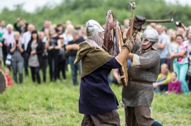 Žemaičiai gaivina kuršių istoriją