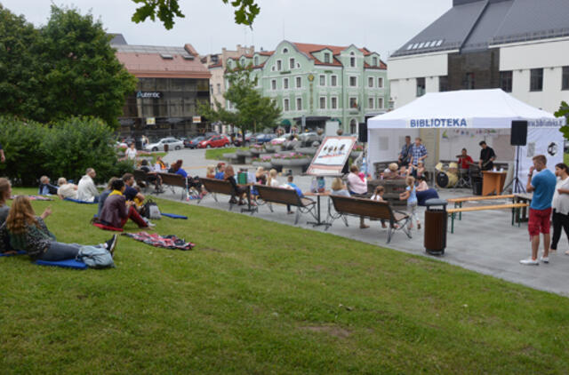 Atvykite į interaktyvią bibliotekos palapinę
