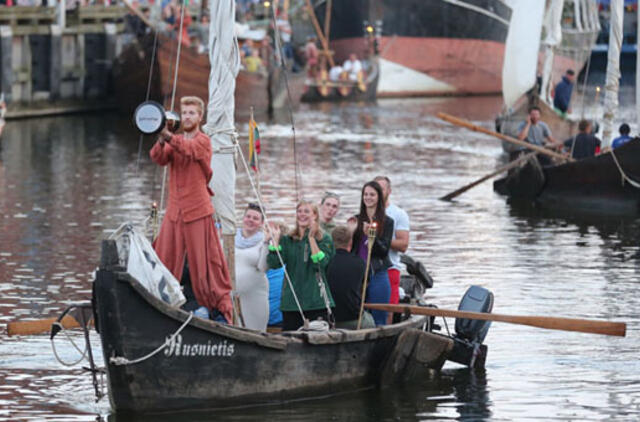 Flotilė atplukdys nuotaką