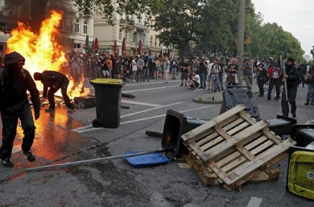 G20 viršūnių susitikimo metu Vokietijos policijai teko tramdyti protestuotojus