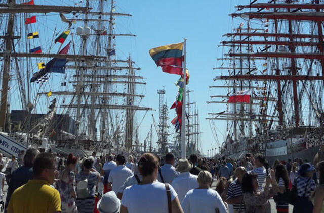 Klaipėdiečiams ir miesto svečiams – burlaivių lankymas