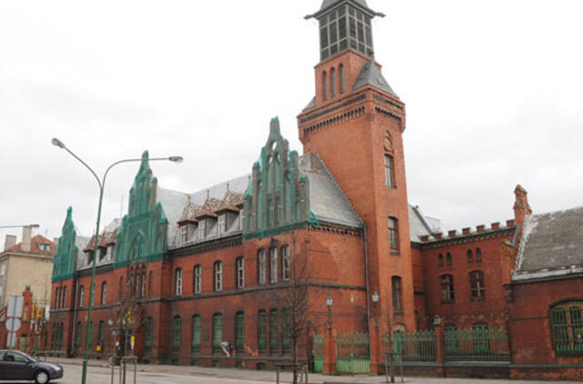 Parduos centrinio Klaipėdos pašto pastatą