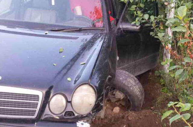 Po avarijos girtas vairuotojas pats išsikvietė policiją