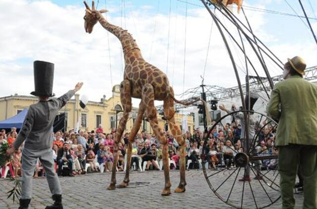 Prisirpo „Šermukšnio“ teatrų festivalio uogos