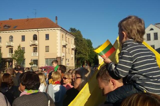 Senamiestyje eisena „traukė lietuvybę iš lentynų“