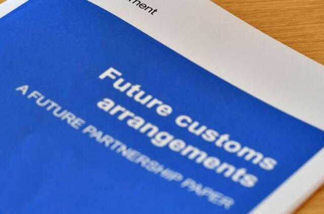 JK opozicinė Leiboristų partija „Brexit“ pereinamuoju laikotarpiu nori likti bendrojoje ES rinkoje