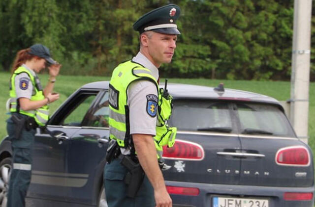 Kelių policija praneša, kas laukia vairuotojų rugpjūtį