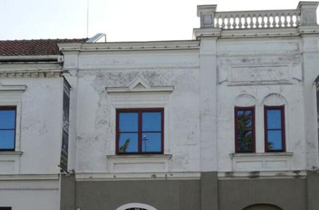 Koncertų salės tinkas ant galvų nekris