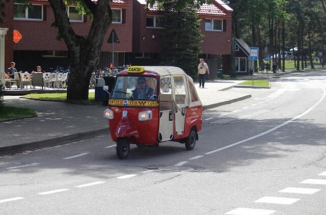 Nidiečiai kyla prieš burzgiančias autorikšas