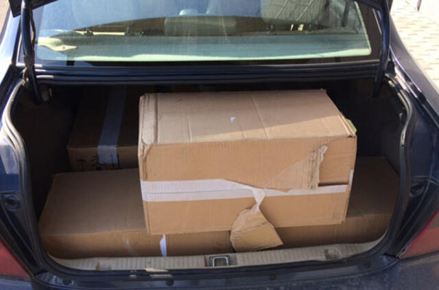 19-metė sulaikyta su nelegalių cigarečių kroviniu