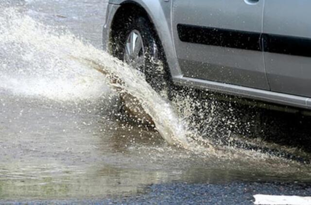 Praeivio aptaškymas balos vandeniu? Būtina bausti!