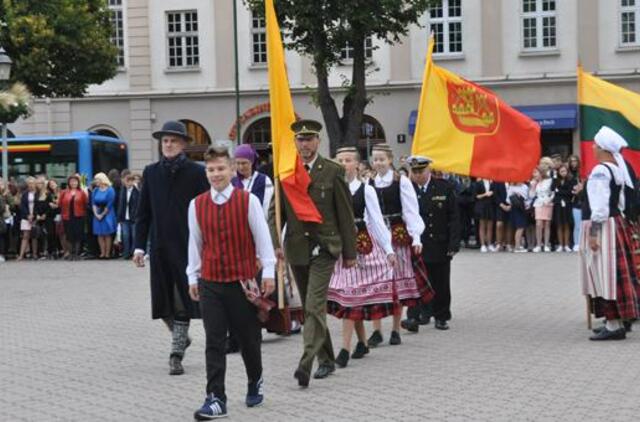 Rugsėjo 1-oji - su tautiniais akcentais