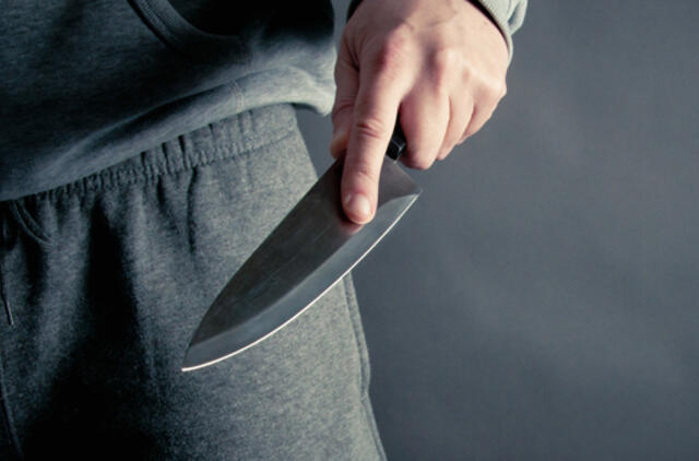 Šalia parduotuvės subadytas ir apiplėštas vyras