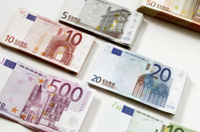 Senjorė „pareigūnui" atidavė 4000 eurų