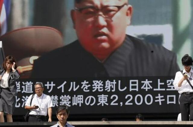 Šiaurės Korėjos lyderis žada sėkmingai įgyvendinti branduolinio ginklo programą