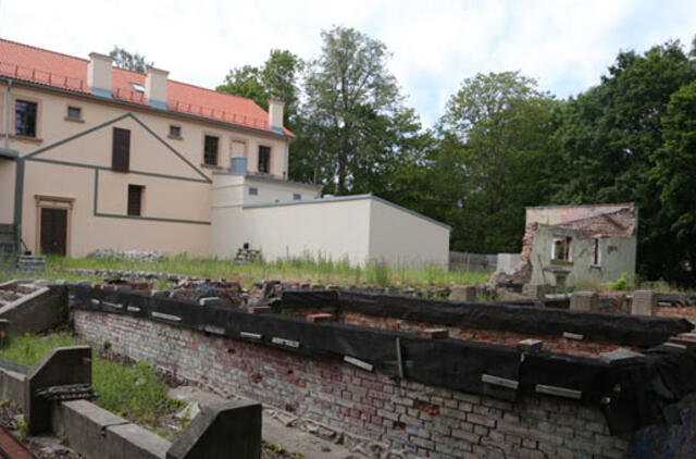 Jackai dėl kurhauzo ginklų nesudeda