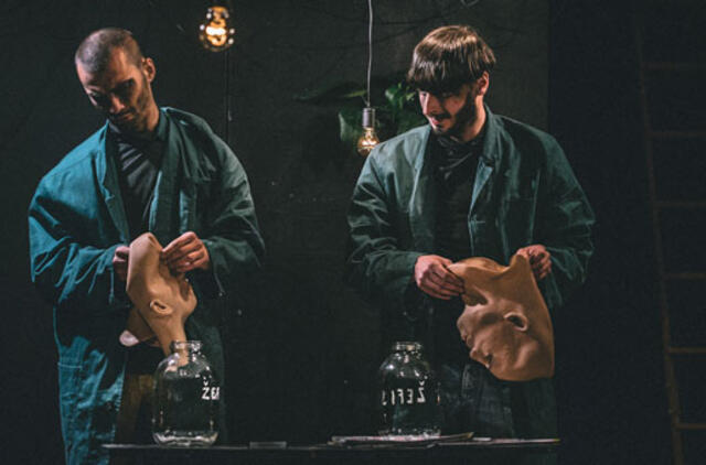 Klaipėdos jaunimo teatro spektaklis „Žiurkiagalviai“ žvelgia į kitoniškumą ir atsumtuosius