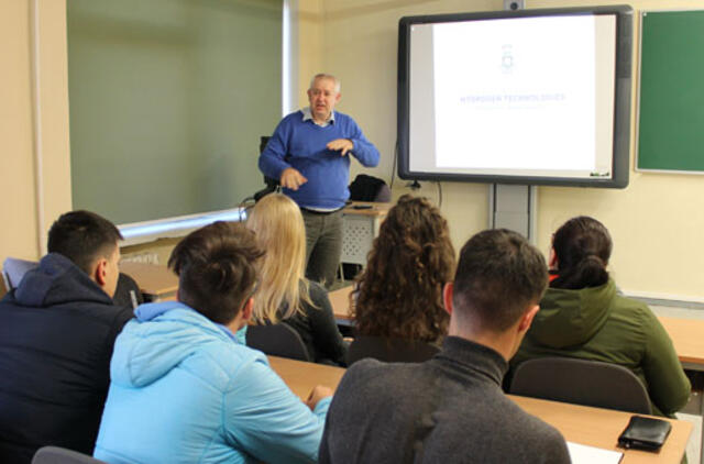 Klaipėdos universitete lankosi profesorius, inžinierius iš Čekijos