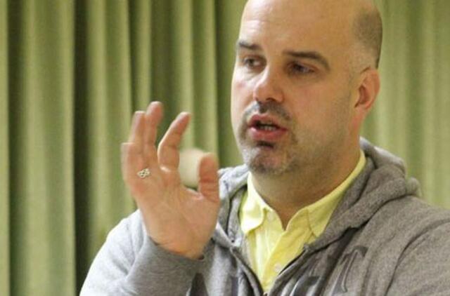 Psichologas Evaldas Karmaza: kaip bendrauti su paaugliu