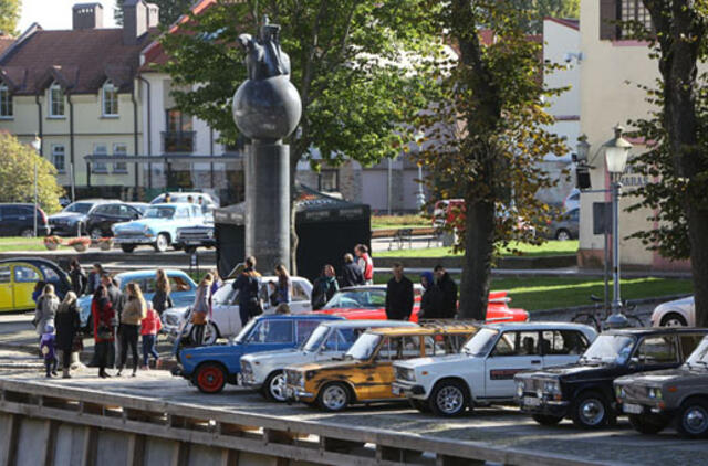 Klaipėdoje - senovinių automobilių paroda