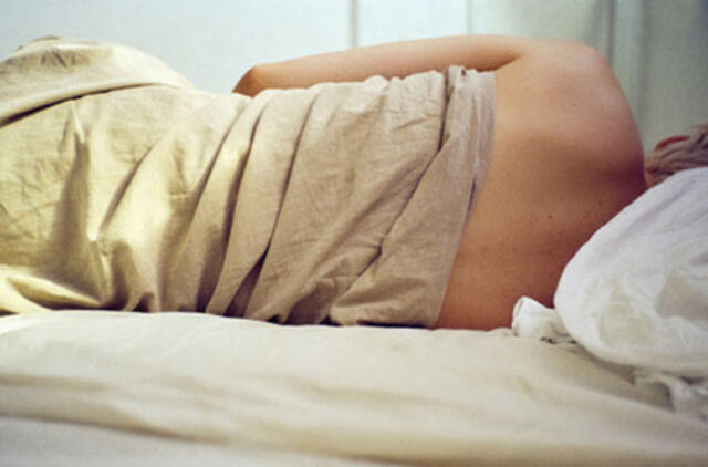 Šeimininkė miegamajame pašaukė vyrą vardu, o jaunuolis pabėgo