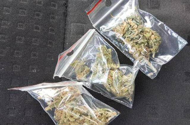 Naktines linksmybes sugadino apsaugininkas: iš klubo spruko neatsigręždamas