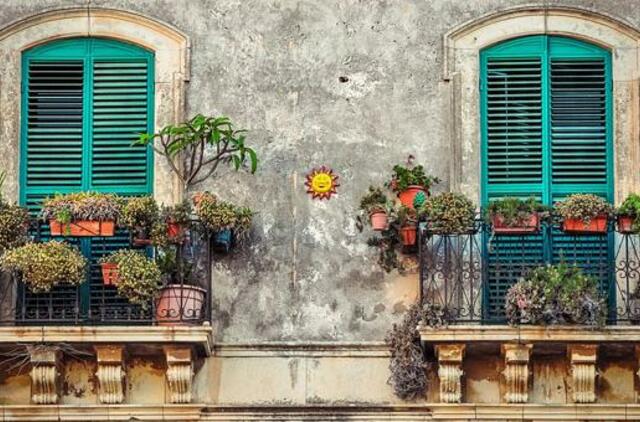 Tuštėjantis Italijos miestelis naujus gyventojus vilioja pinigais