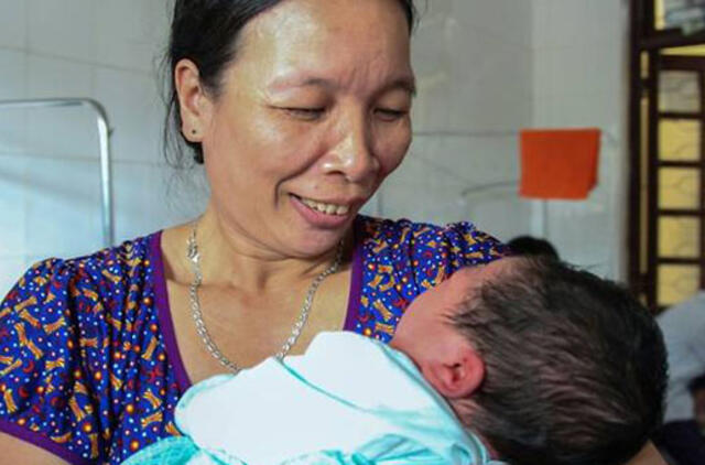 Vietname moteris pagimdė 7 kilogramus sveriantį kūdikį