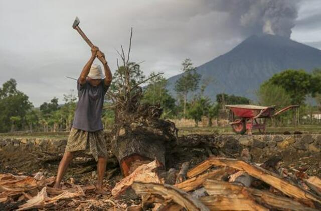 Indonezija: Balyje suaktyvėjus Agungo ugnikalniui, atšaukta daugiau kaip 440 skrydžių