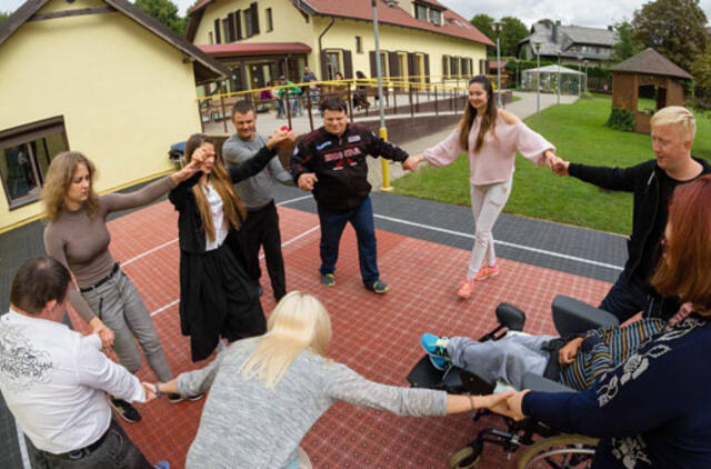 Judesio spektaklis “Kažkur Ten” nuves mus te, kur nebuvome