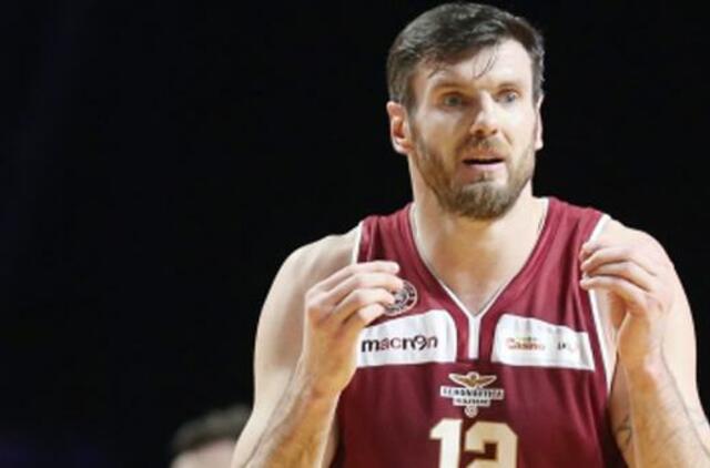 Kšištofas Lavrinovičius gali, Donatas Motiejūnas negali