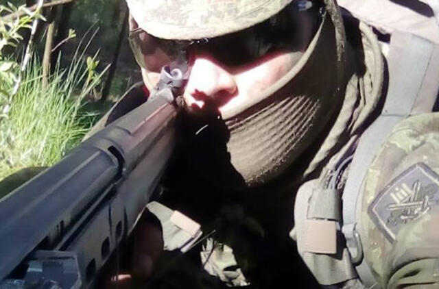 Lietuvos šauliams ir savanoriams paliekama teisė į pusiau automatus ginklus