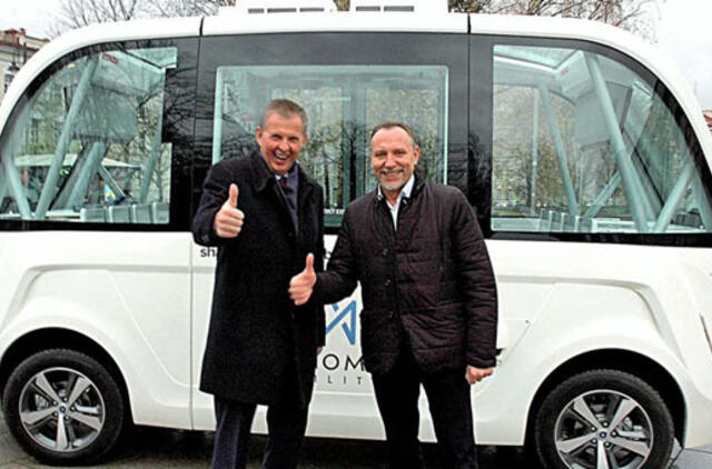 Atvėrė kelią savivaldžiams automobiliams be vairuotojo